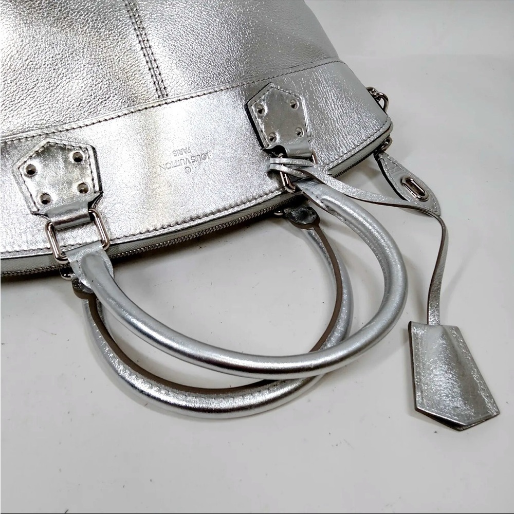 Authentic Louis Vuitton Suhali Lockit MM Silver - EUC - Rare piece from 2007 - Picture 6 of 11